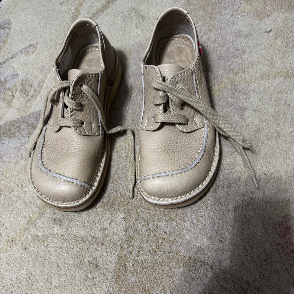 Duck Feet size 40 cream Svendborg leather shoes.
